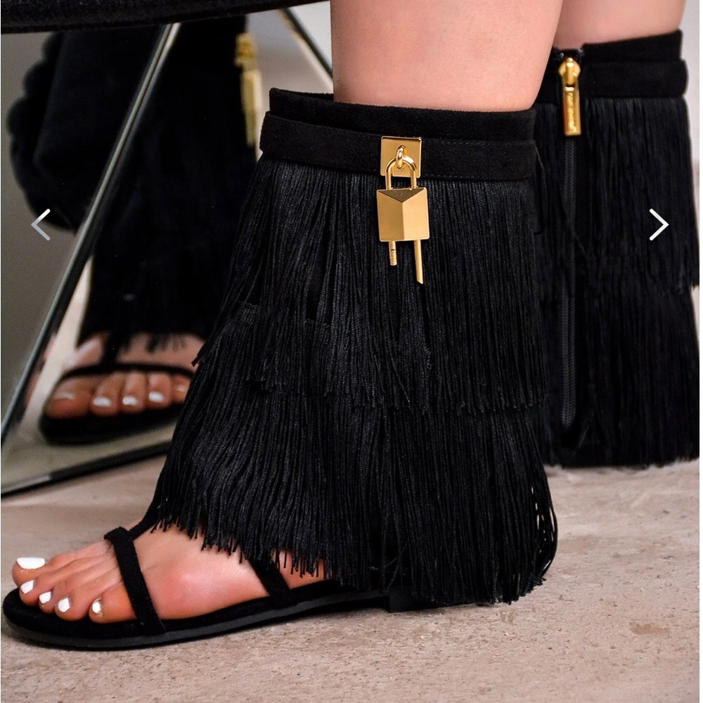 CAPE ROBBIN VOMIRA BLACK SANDALS